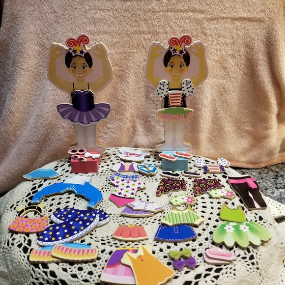 EUC 54 pcs. 2 magnetic dress dolls - Picture 1 of 13